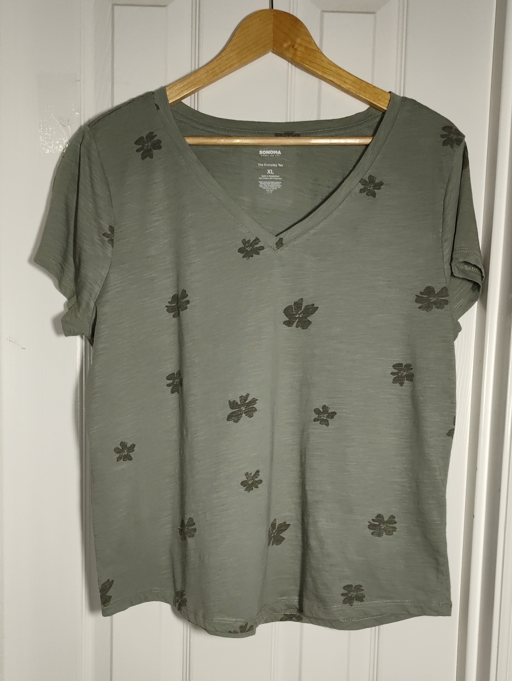 🍡 Sonoma Olive Green Short Sleeve V-Neck Top with Floral Print